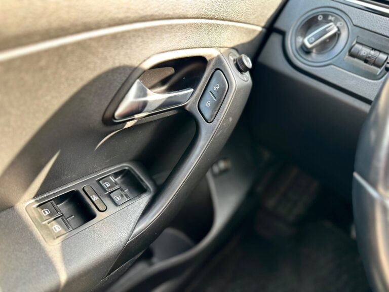 ,  - фото автомобиля